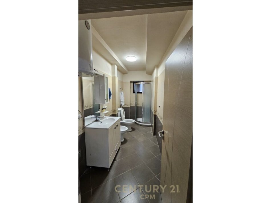 Tirane, jepet me qera apartament 1+1 Kati 9, 69 m² 700 € (9 kateshe)