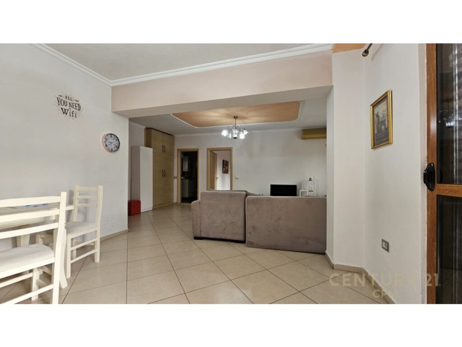 Tirane, jepet me qera apartament 1+1 Kati 9, 69 m² 700 € (9 kateshe)