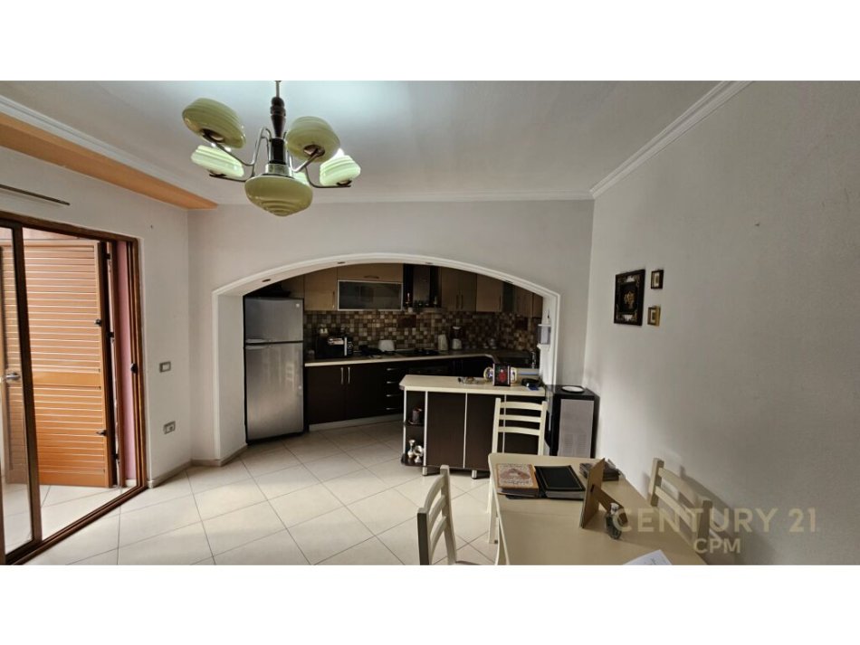 Tirane, jepet me qera apartament 1+1 Kati 9, 69 m² 700 € (9 kateshe)