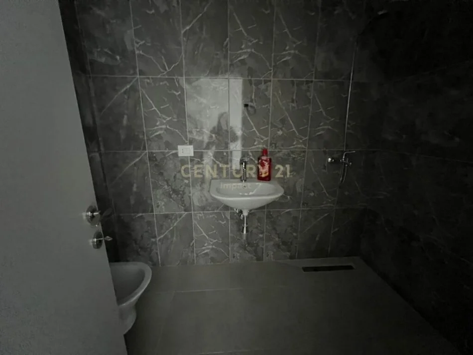 Tirane, jepet me qera 3+1+Ballkon Kati 5, 130 m² 600 € (rruga dibres)