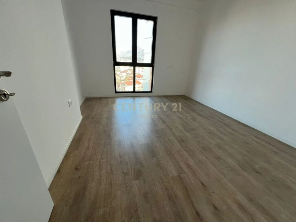 Tirane, jepet me qera 3+1+Ballkon Kati 5, 130 m² 600 € (rruga dibres)