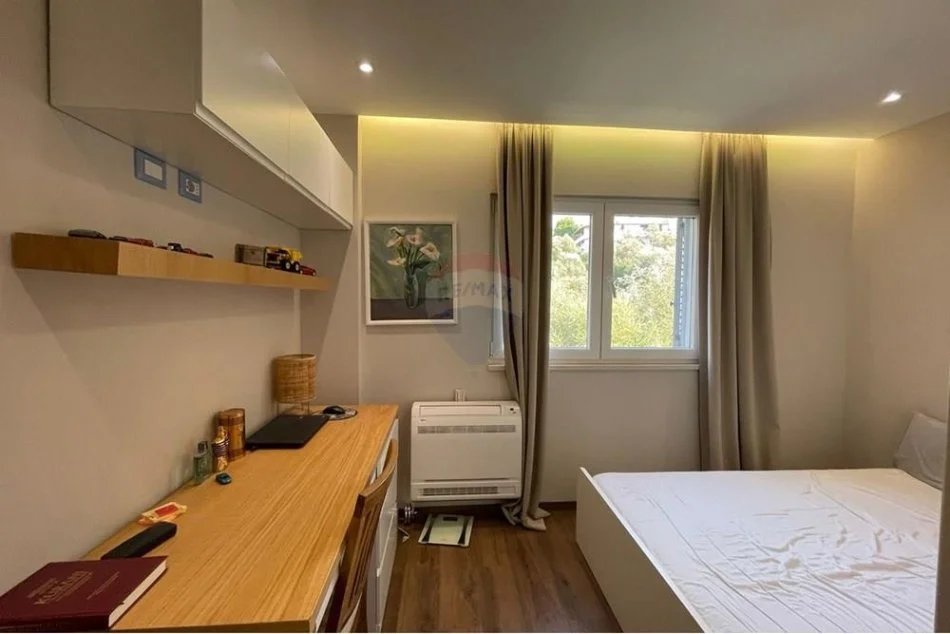 Tirane, jepet me qera apartament 3+1+Ballkon Kati 3, 135 m² 900 € (Kopshti zoologjik)