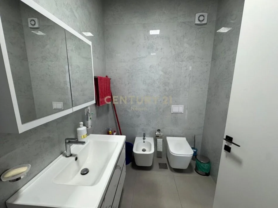 Tirane, shitet apartament 1+1 Kati 2, 61 m² 150.000 € (Liqeni i Thate)