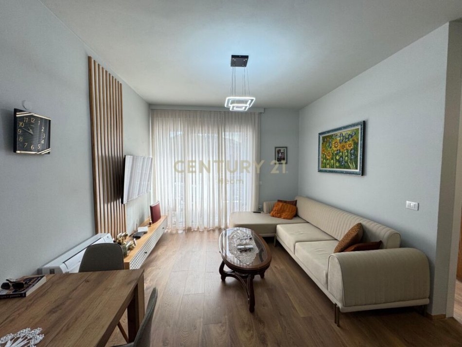 Tirane, shitet apartament 1+1 Kati 2, 61 m² 150.000 € (liqeni i thate)