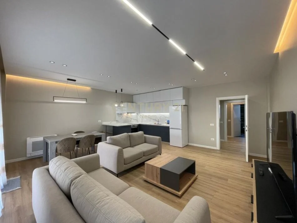 Tirane, jepet me qera apartament 2+1 Kati 1, 131 m² 900 € 