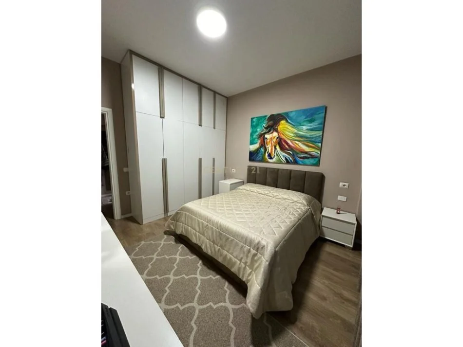 Tirane, jepet me qera apartament 2+1 Kati 1, 90 m² 650 € 