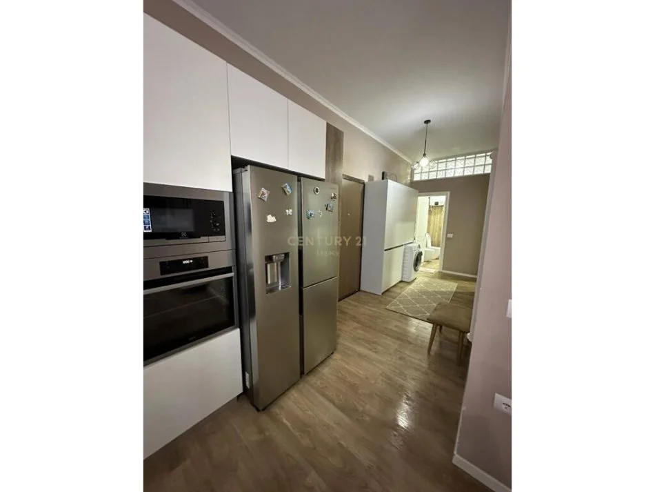 Tirane, jepet me qera apartament 2+1 Kati 1, 90 m² 650 € 