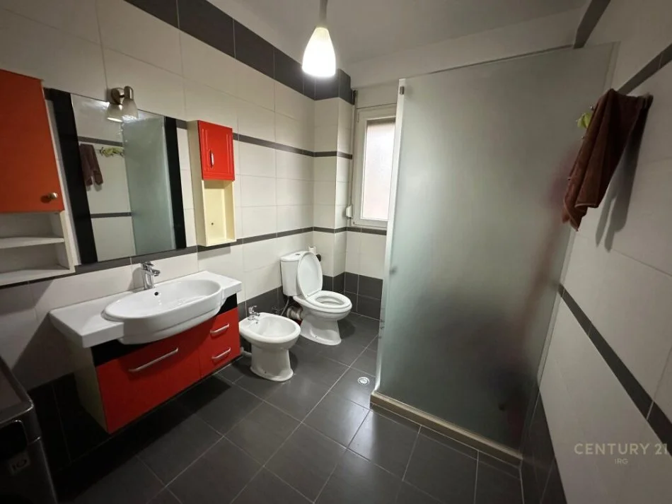 Tirane, shes apartament 3+1 Kati 2, 110 m² 250.000 € 