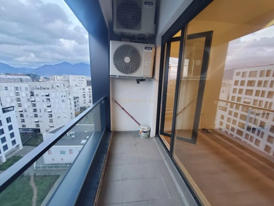 Tirane, jepet me qera apartament 3+1 Kati 10, 100 m² 600 € (kompleksi magnet)