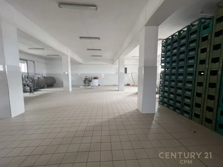 Tirane, shitet ambjent biznesi Kati 3, 600 m² 480.000 € (Tirana, Albania)