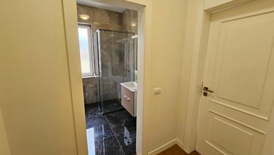 Tirane, shitet apartament 2+1 Kati 2, 114 m² 250.000 € (Kinostudio)