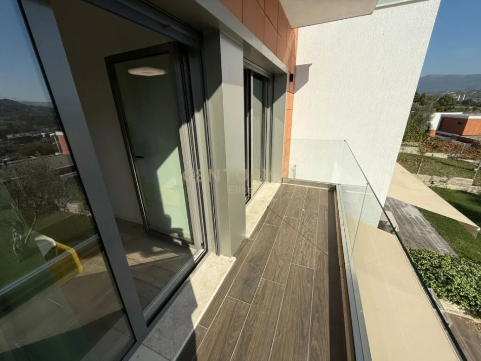 Tirane, jepet me qera Vile 2+1 Kati 1, 260 m² 1.290 € (Mullet Tirana, Albania)