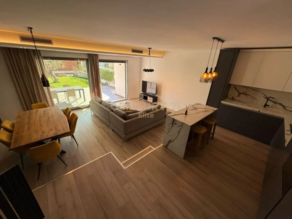 Tirane, jepet me qera Vile 2+1 Kati 1, 260 m² 1.290 € (Mullet Tirana, Albania)