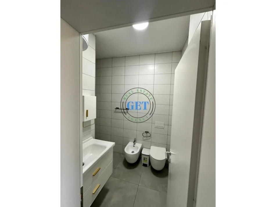 Durres, jepet me qera 2+1 Kati 3, 75 m² 400 € (Stadiumi)
