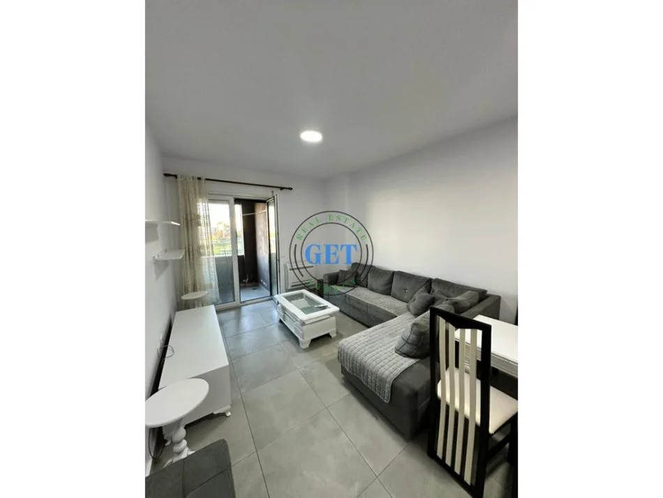 Durres, jepet me qera 2+1 Kati 3, 75 m² 400 € (Stadiumi)