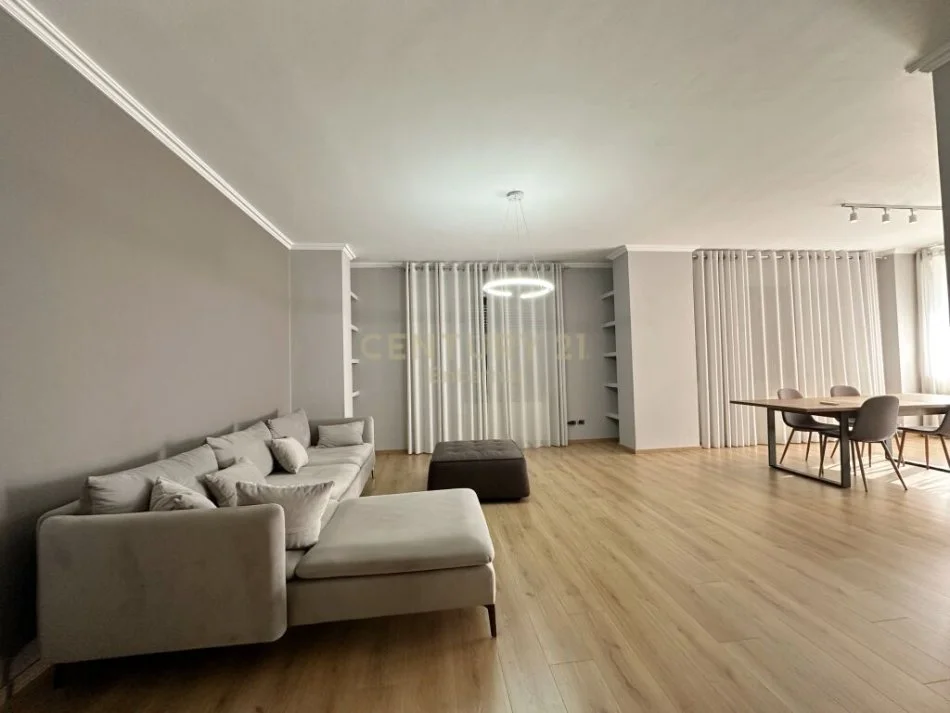Tirane, jepet me qera apartament 3+1 Kati 4, 170 m² 1.500 € (Rruga Sami Frasheri, Liqeni i Tiranës)