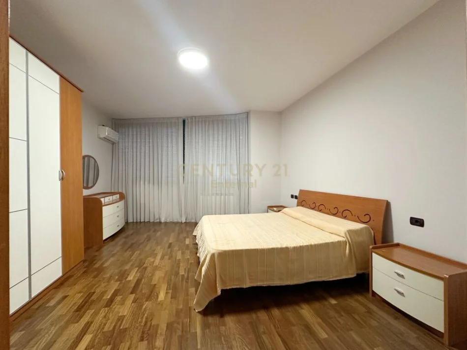 Tirane, jepet me qera apartament 3+1 Kati 4, 170 m² 1.500 € (Rruga Sami Frasheri, Liqeni i Tiranës)