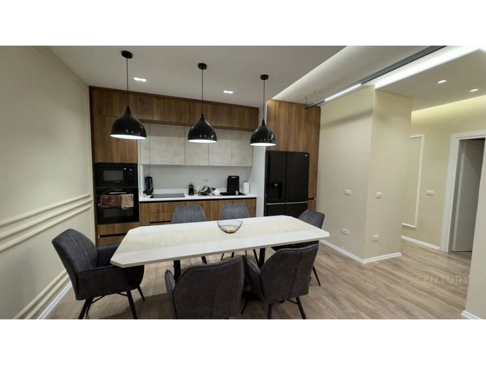 Tirane, jepet me qera apartament 2+1 Kati 1, 105 m² 1.300 € (Kompleksi Fz Construction, Liqeni i Thatë)