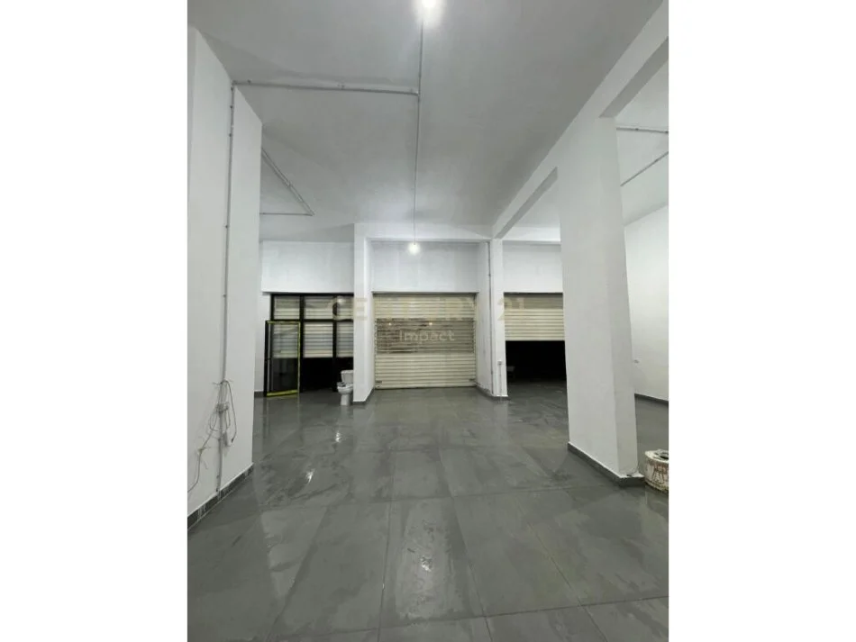 Tirane, jepet me qera ambjent biznesi Kati 0, 100 m² 1.000 € 