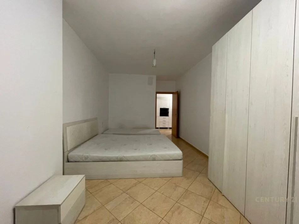 Tirane, jepet me qera apartament 1+1 Kati 3, 410 m² 410 € (astir)