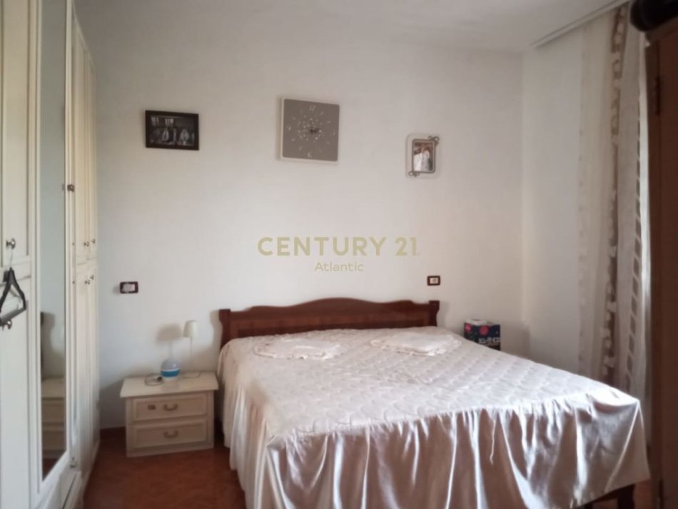 Durres, shes shtepi 3+1 Kati 0, 608 m² 120.000 € 