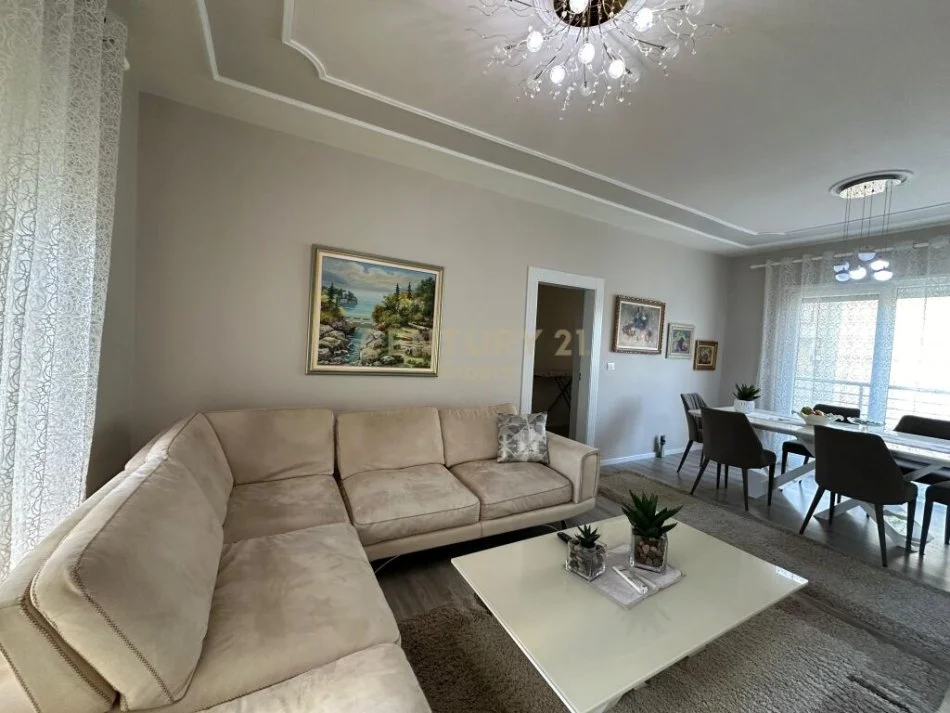 Tirane, jepet me qera apartament 2+1 Kati 2, 123 m² 900 € (kopeshti botanik)