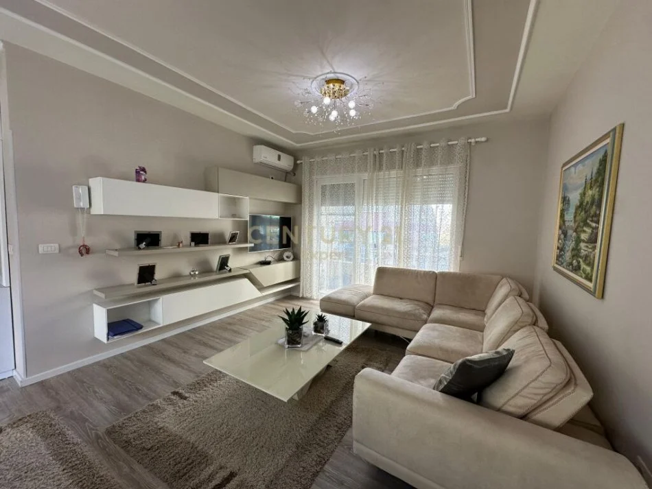 Tirane, jepet me qera apartament 2+1 Kati 2, 123 m² 900 € (kopeshti botanik)