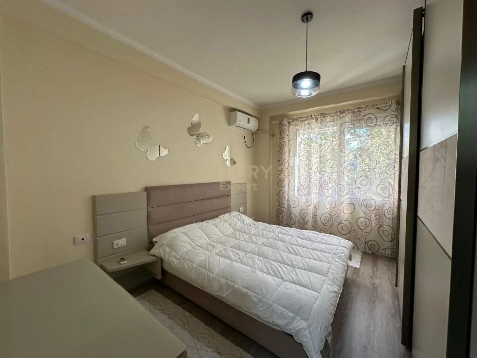 Tirane, jepet me qera apartament 2+1 Kati 2, 123 m² 900 € (kopeshti botanik)