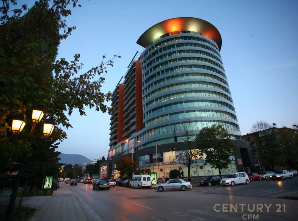 Tirane, jepet me qera zyre Kati 1, 658 m² 13.160 € (Rruga e Elbasanit)