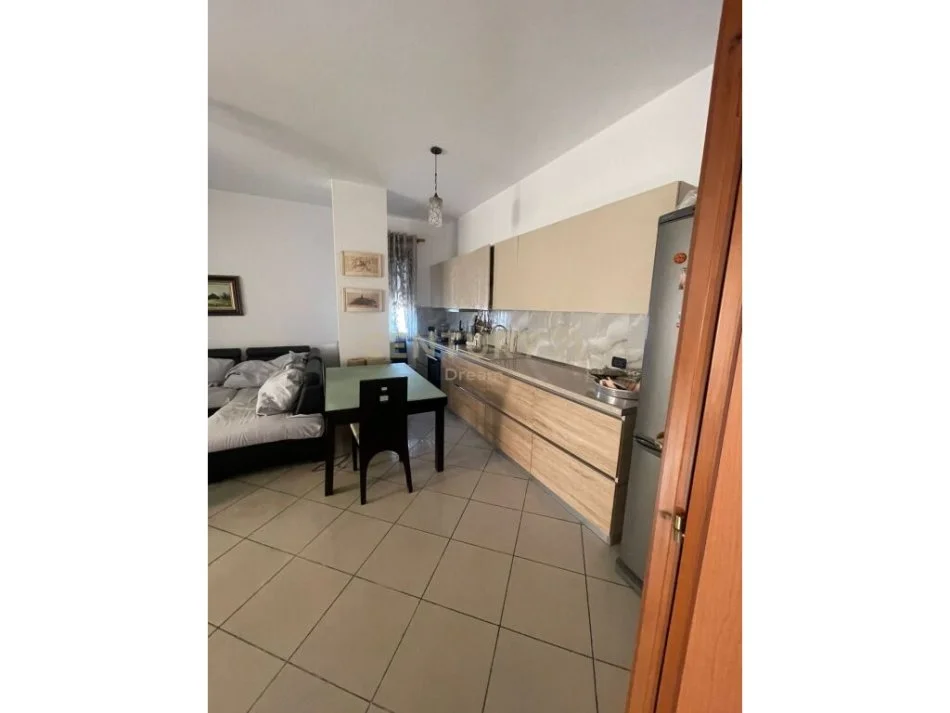 Tirane, shitet apartament 3+1 Kati 5, 107 m² 130.000 € (Varri i Bamit)