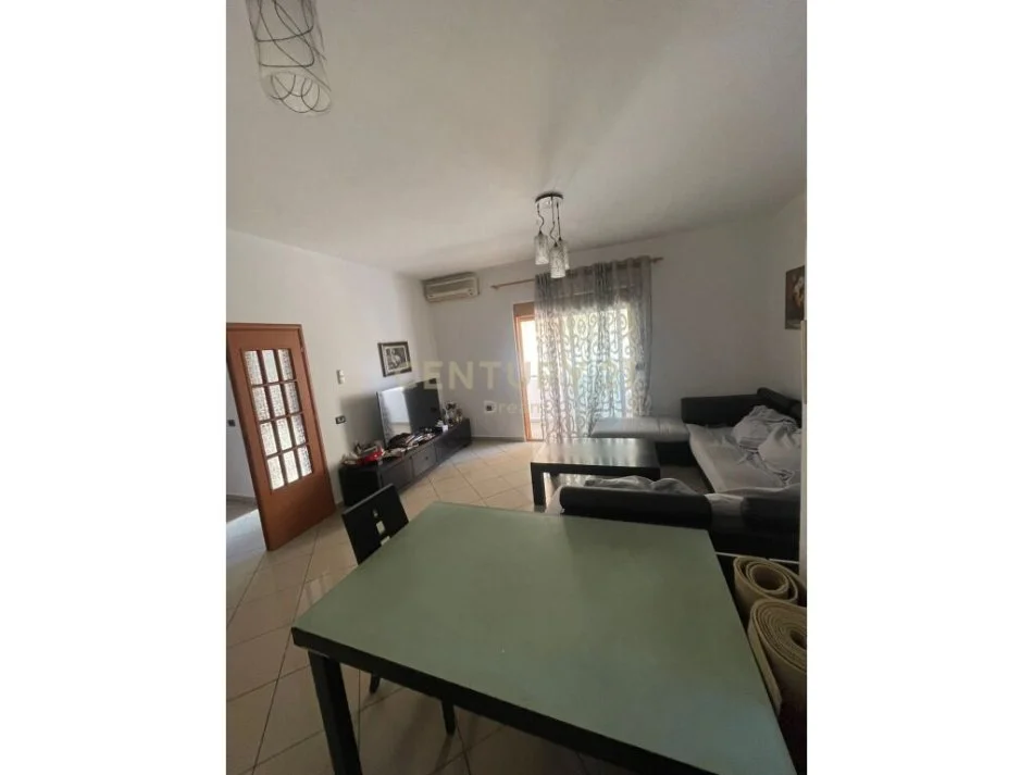 Tirane, shitet apartament 3+1 Kati 5, 107 m² 130.000 € (Varri i Bamit)