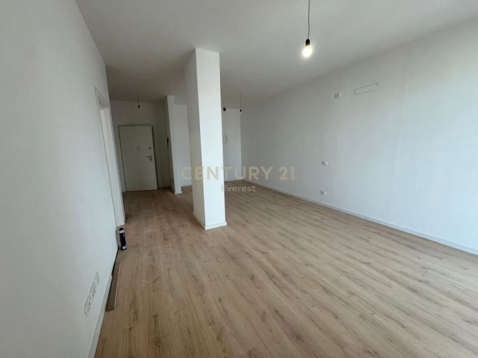Tirane, jepet me qera apartament 2+1 Kati 6, 127 m² 1.200 € (KOMPLEKSI DINAMO)