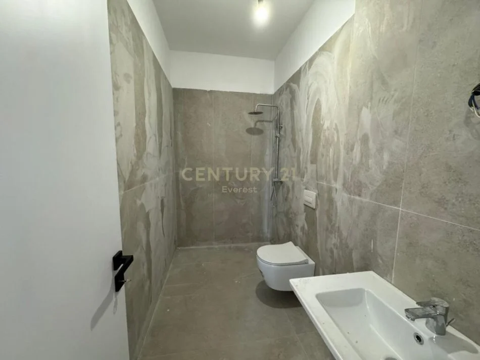 Tirane, jepet me qera apartament 2+1 Kati 6, 127 m² 1.200 € (KOMPLEKSI DINAMO)