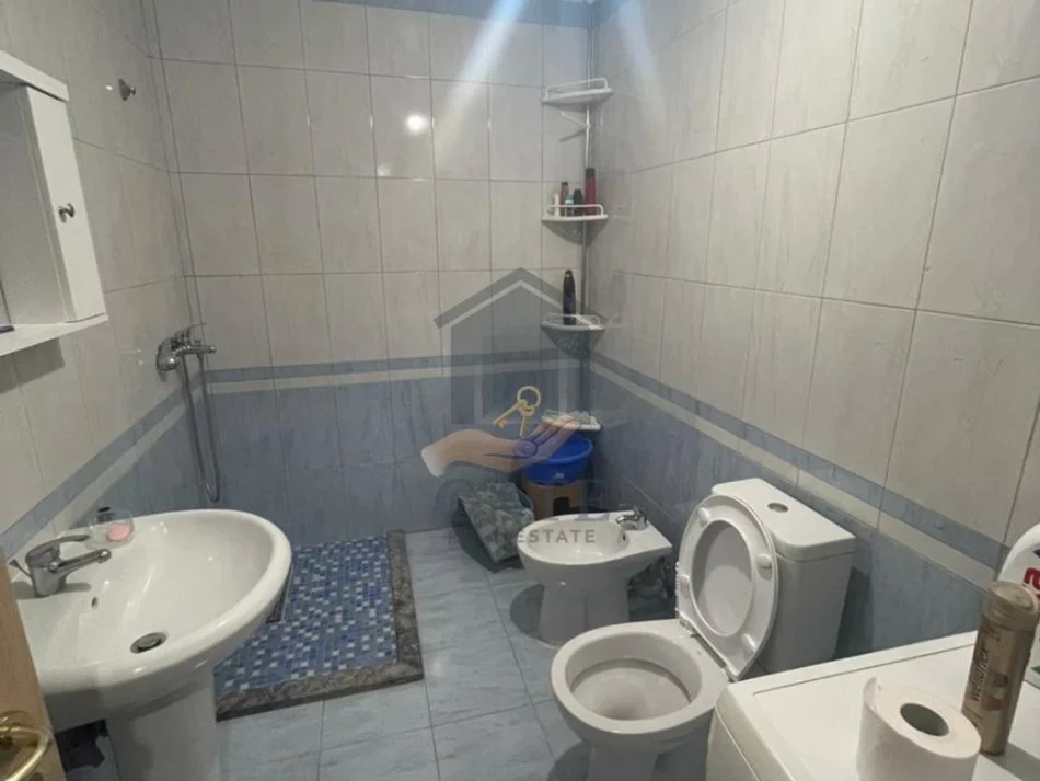 Durres, jepet me qera apartament 1+1+Ballkon Kati 3, 69 m² 420 € (plepa plazh durres)