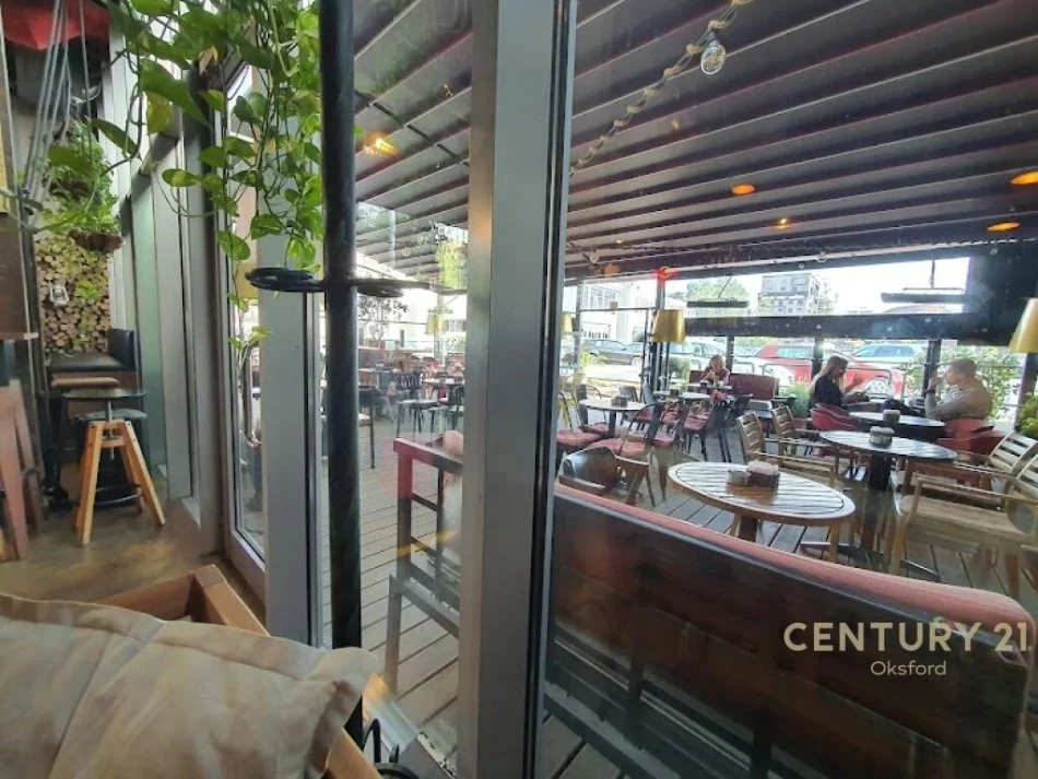 Shitet Biznes Bar Lounge, lokal Kati 0, 126 m² 120.000 € (tek stadiumi Dinamo)