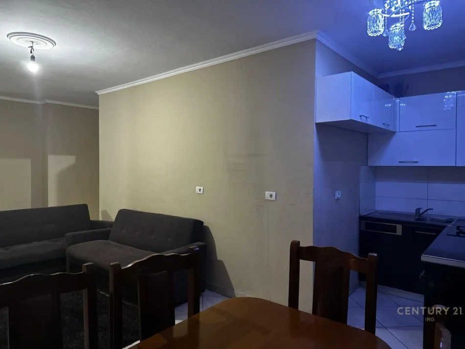 Apartament me qera, Kati 7, 82 m²    450 euro/muaj  (Spitali Hygea Tirana Albania)