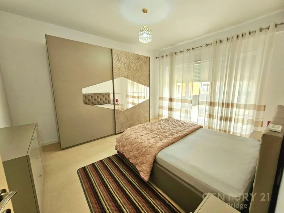 Tirane, jepet me qera apartament 2+1 Kati 2, 150 m² 650 € (Kopshti Botanik Zoologjik)