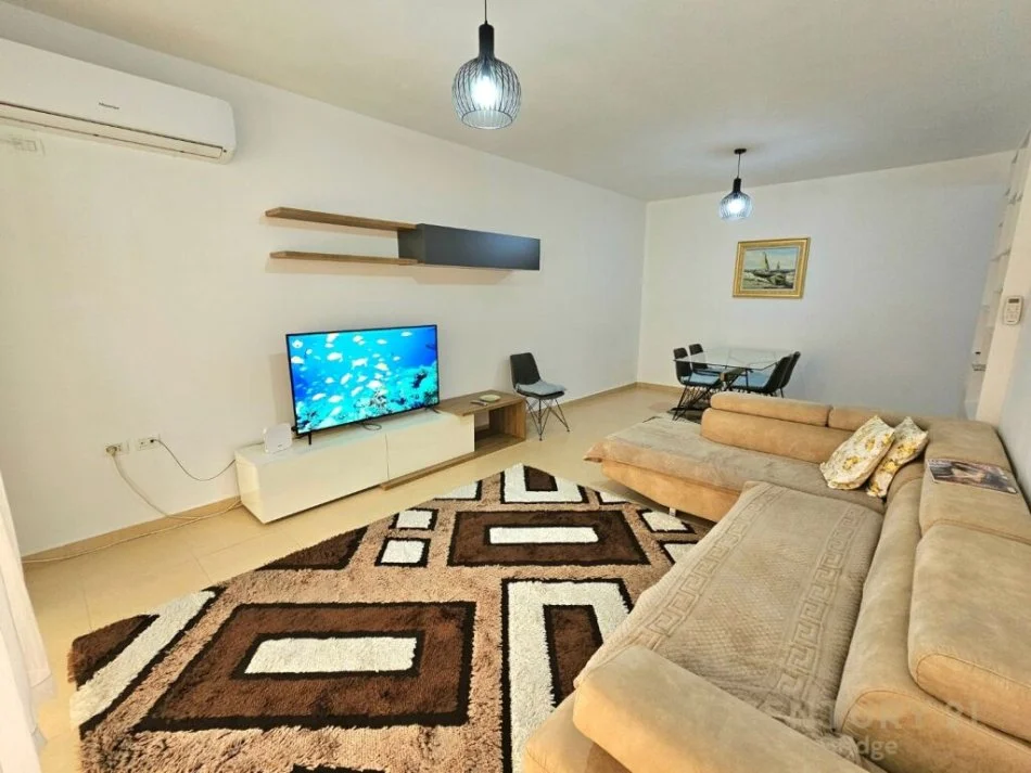 Tirane, jepet me qera apartament 2+1 Kati 2, 150 m² 650 € (Kopshti Botanik Zoologjik)