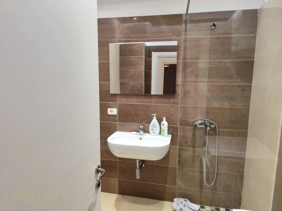 Tirane, shitet apartament 2+1 Kati 3, 104 m² 260.000 € (Rruga e Dibrës)