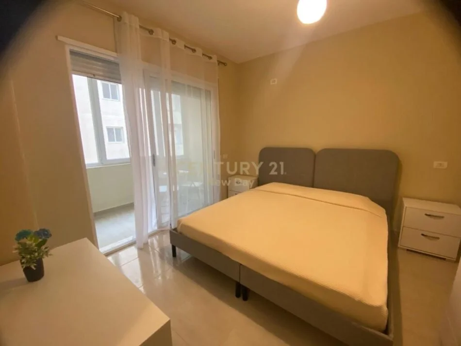 Shkembi Kavajes, jepet me qera apartament 1+1 Kati 7, 50 m² 250 € (shkembi i kavajes)