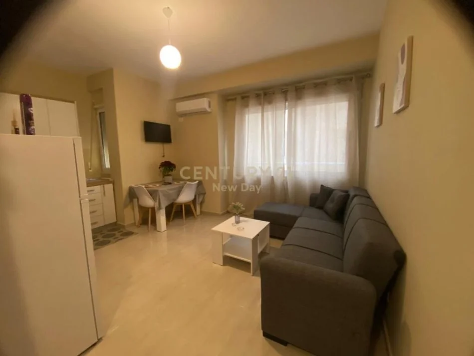 Shkembi Kavajes, jepet me qera apartament 1+1 Kati 7, 50 m² 250 € (shkembi i kavajes)