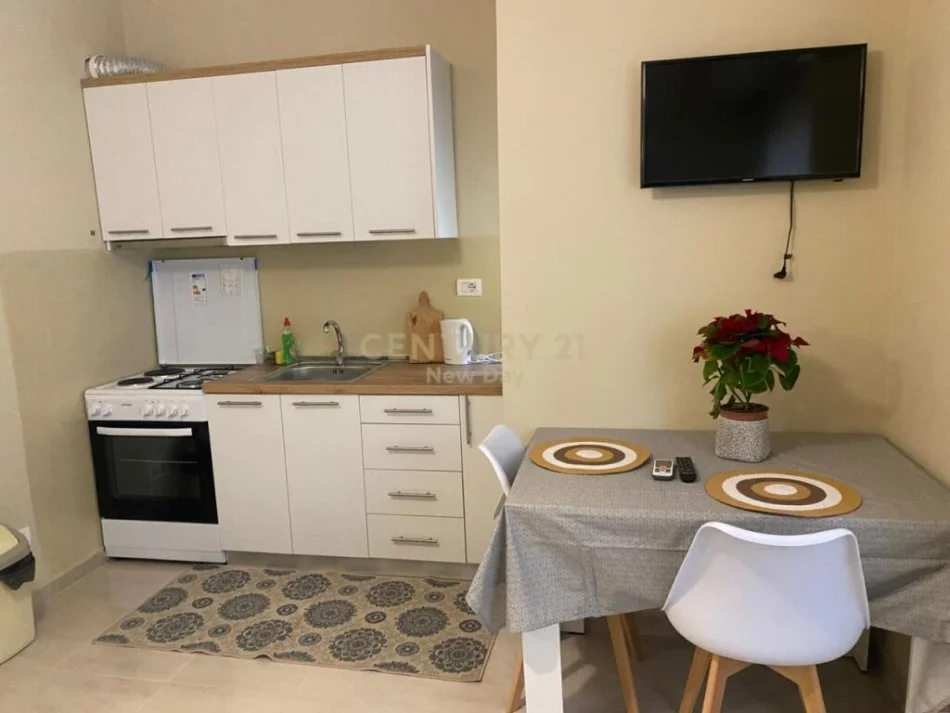 Shkembi Kavajes, jepet me qera apartament 1+1 Kati 7, 50 m² 250 € (shkembi i kavajes)