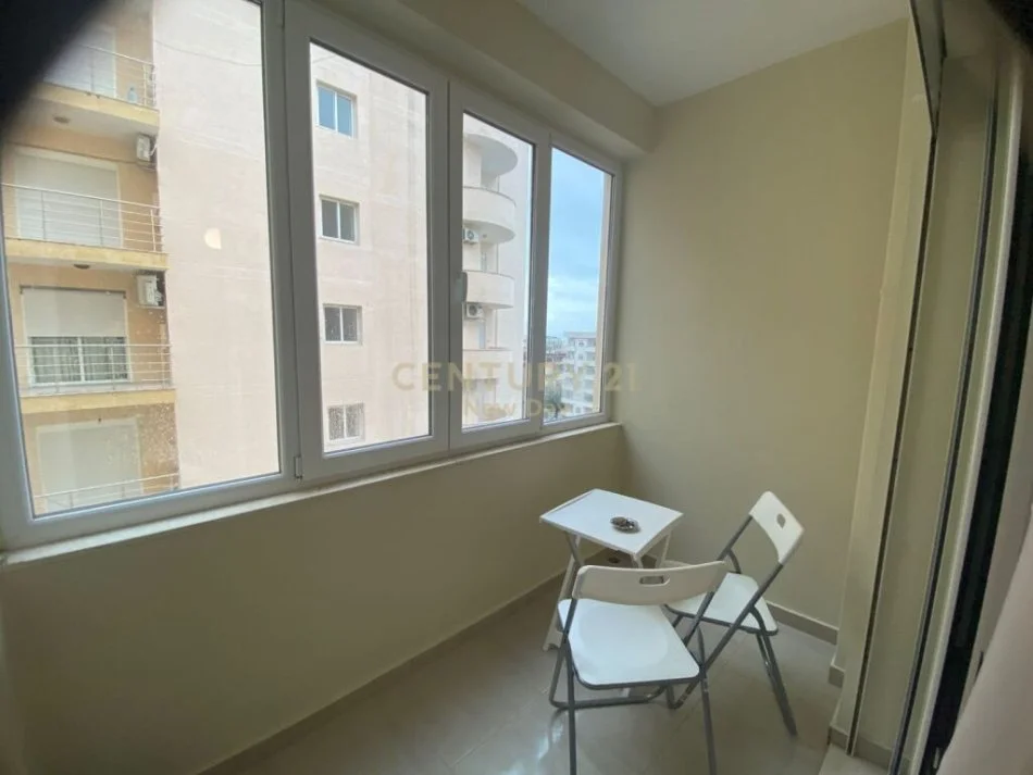 Shkembi Kavajes, jepet me qera apartament 1+1 Kati 7, 50 m² 250 € (shkembi i kavajes)