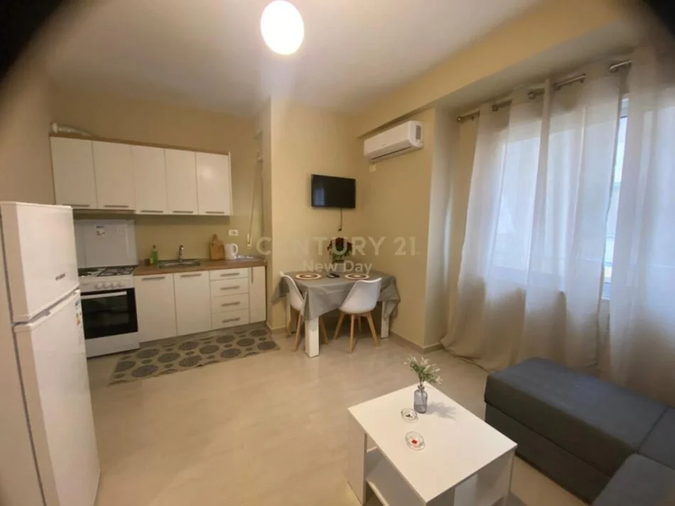 Shkembi Kavajes, jepet me qera apartament 1+1 Kati 7, 50 m² 250 € (shkembi i kavajes)