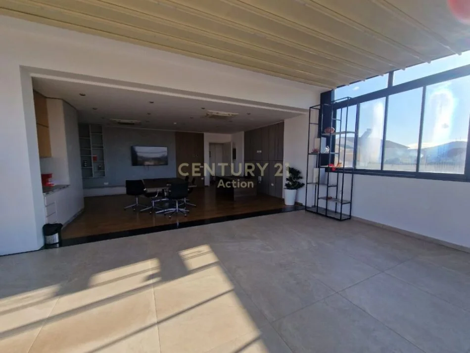 Tirane, jepet me qera zyre Kati 4, 1.100 m² 10.000 € (Sauk i Vjetër)