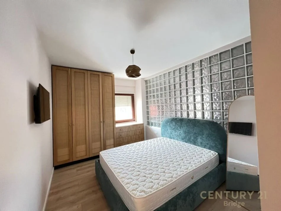 Tirane, jepet me qera apartament 1+1 Kati 2, 92 m² 600 € (Kopshti Botanik Zoologjik)