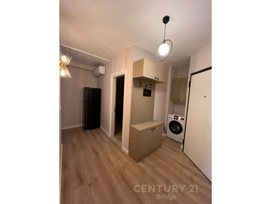 Tirane, jepet me qera apartament 1+1 Kati 2, 92 m² 600 € (Kopshti Botanik Zoologjik)