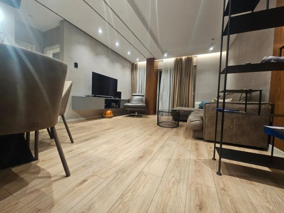 Tirane, jepet me qera apartament 2+1 Kati 2, 92 m² 1.000 € (Kopshti Botanik Zoologjik)