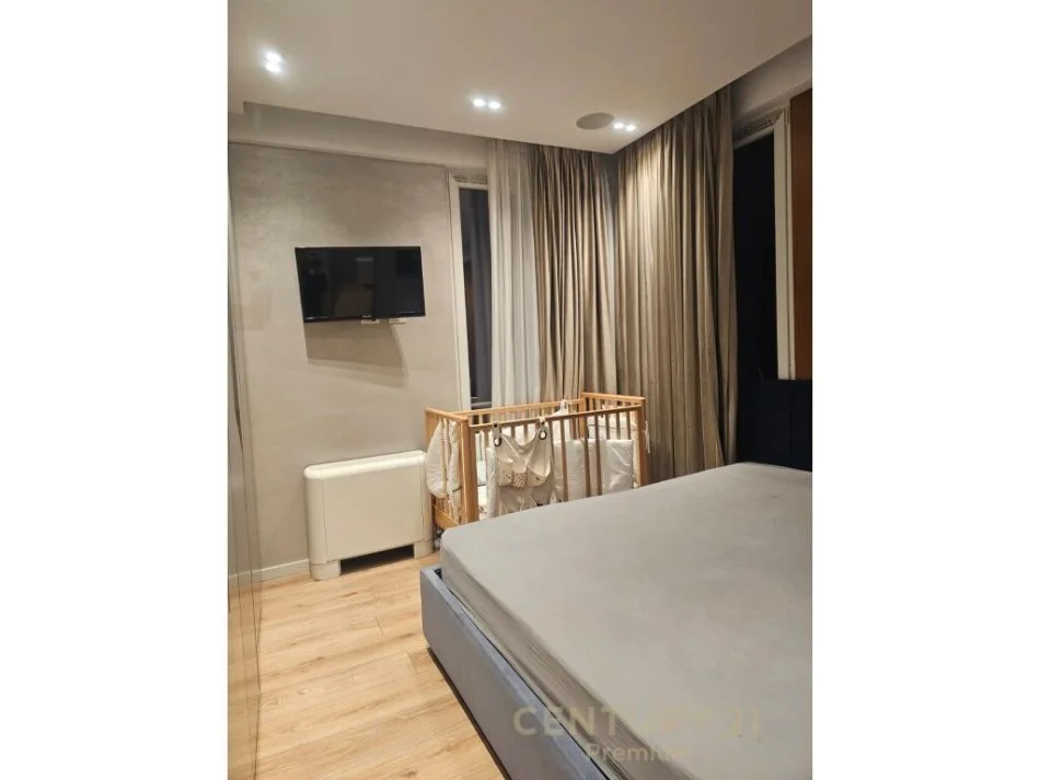 Tirane, jepet me qera apartament 2+1 Kati 2, 92 m² 1.000 € (Kopshti Botanik Zoologjik)