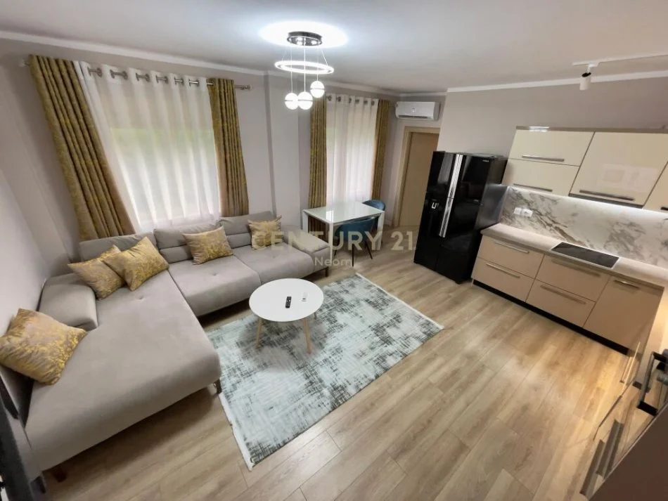 Tirane, jepet me qera apartament 1+1 Kati 2, 82 m² 550 € (pranë Bar ‘Queen’, Liqeni i Thatë)
